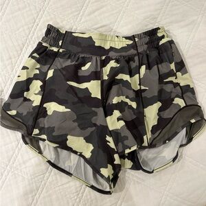 Lululemon. Hottie hot, low-rise 4inch, size 6, camo shorts.